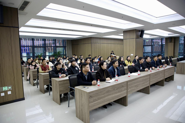 全國(guó)首期數(shù)字化管理師培訓(xùn)班現(xiàn)場(chǎng)。重慶市人力資源開(kāi)發(fā)服務(wù)中心供圖