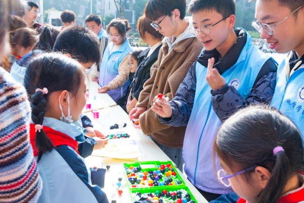 趣味活動(dòng)現(xiàn)場。重慶師范大學(xué)供圖