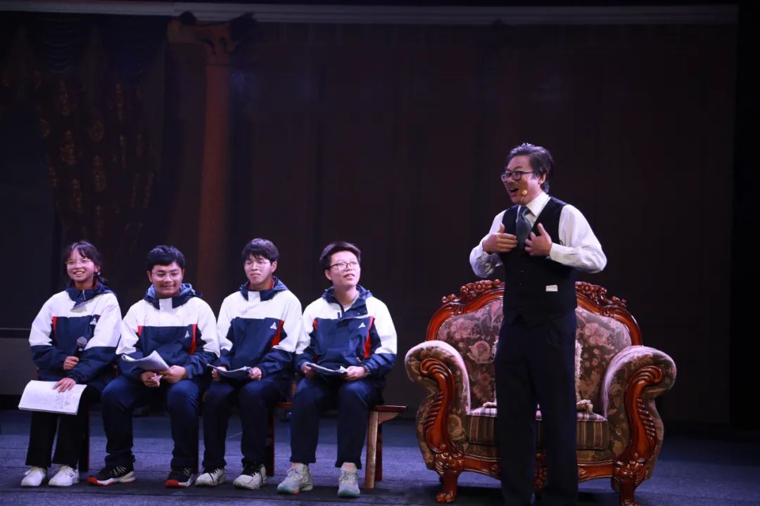 《雷雨》碰撞課——學(xué)生與劇組主創(chuàng)研討。付軍攝