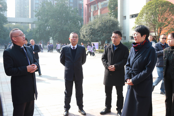 調(diào)研魯能巴蜀中學(xué)。向詩佳攝