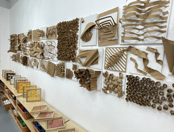 孩子們的手工作品。晏紅霞攝