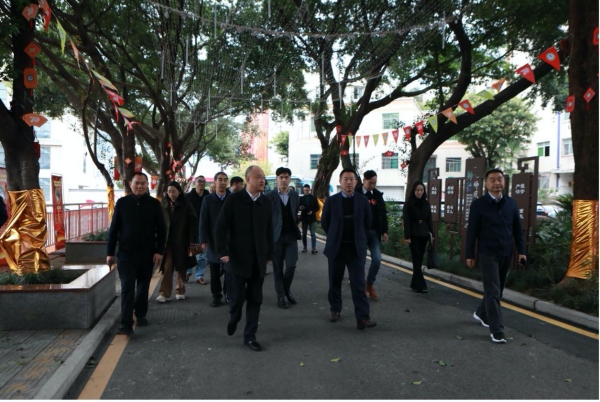 代表團(tuán)在重慶能源工業(yè)技師學(xué)院參觀。重慶能源工業(yè)技師學(xué)院供圖