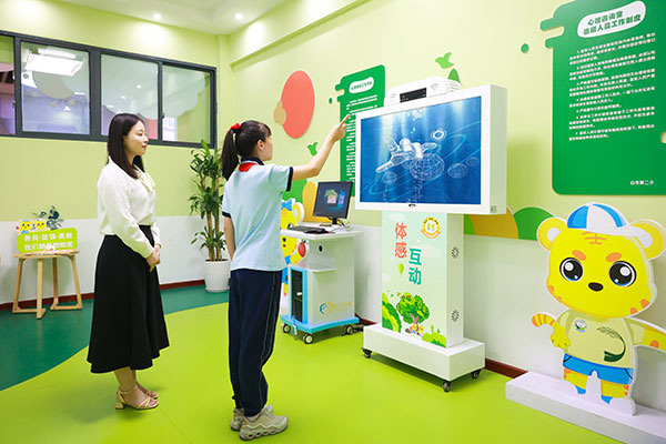 白市驛第二小學(xué)?！疤鹛鹞荨?。白市驛第二小學(xué)校供圖