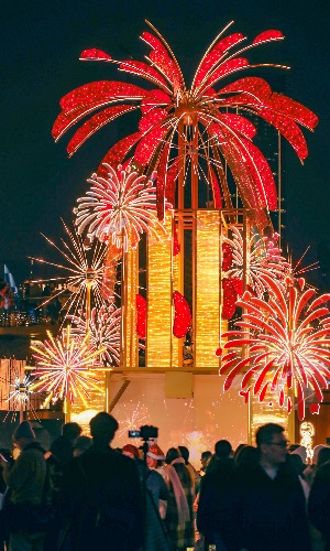 11米巨型擬態(tài)煙花塔。長嘉匯供圖