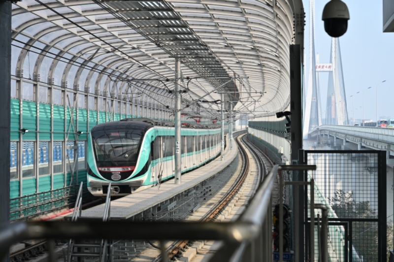 重慶軌道交通18號線。鄒樂攝