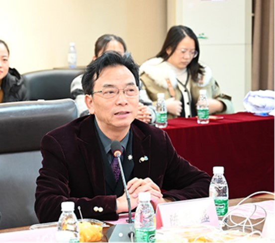 陳茂盛致辭。重慶愛爾眼科醫(yī)院總院供圖