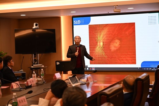 王一上臺分享。重慶愛爾眼科醫(yī)院總院供圖