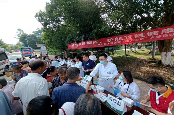 永川區(qū)人民醫(yī)院黨外知識(shí)分子參與社會(huì)服務(wù)活動(dòng)。永川區(qū)委統(tǒng)戰(zhàn)部供圖