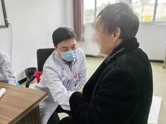 義診活動現(xiàn)場。重慶康心醫(yī)院供圖