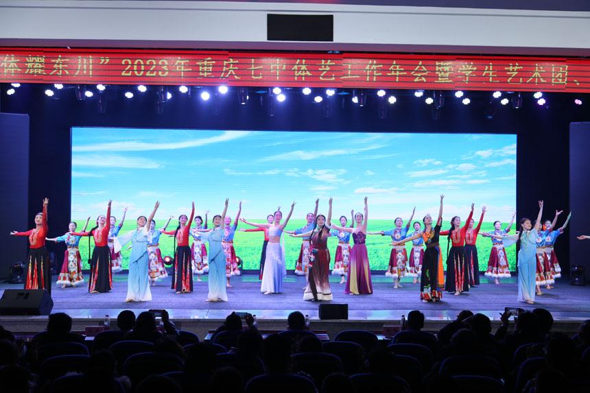 民族舞蹈。唐文蕤攝