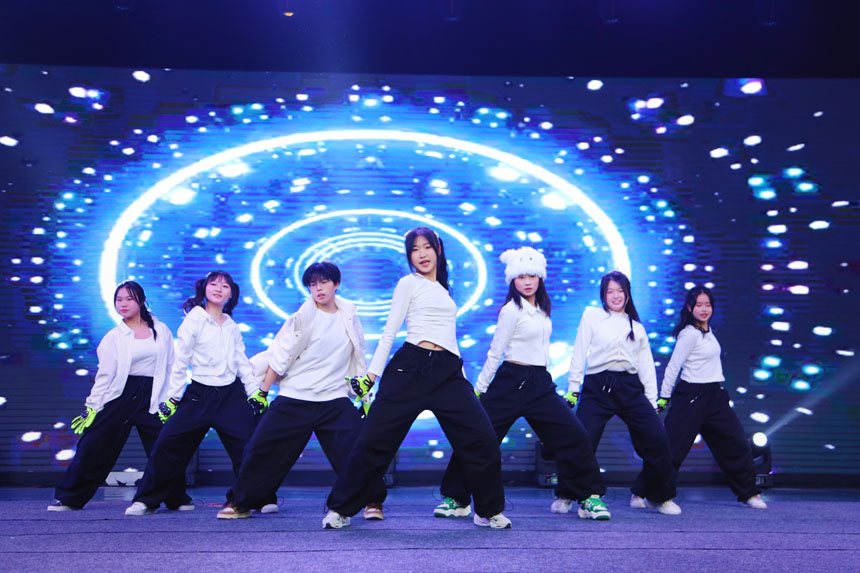 街舞表演。唐文蕤攝