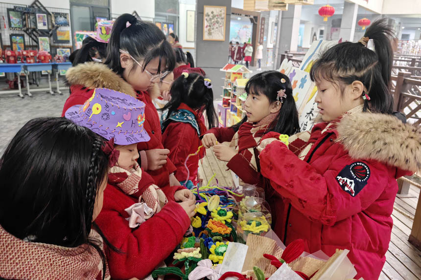 絨花制作。袁杰攝