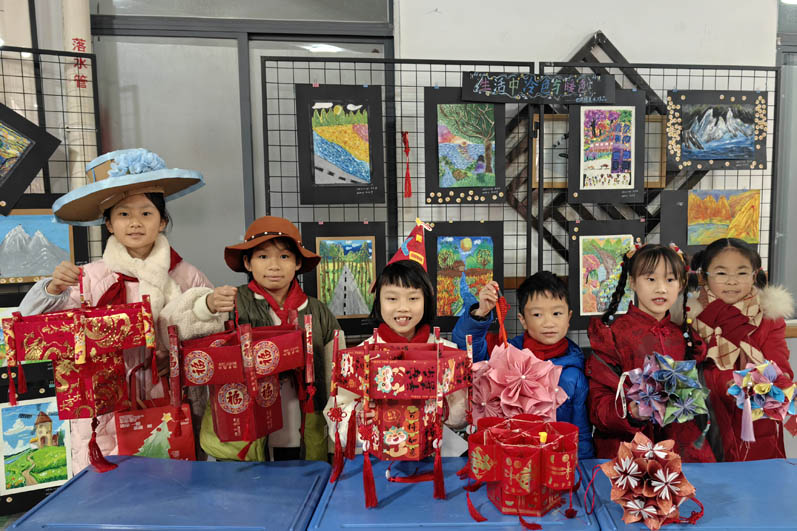 大“紅”燈籠。袁杰攝