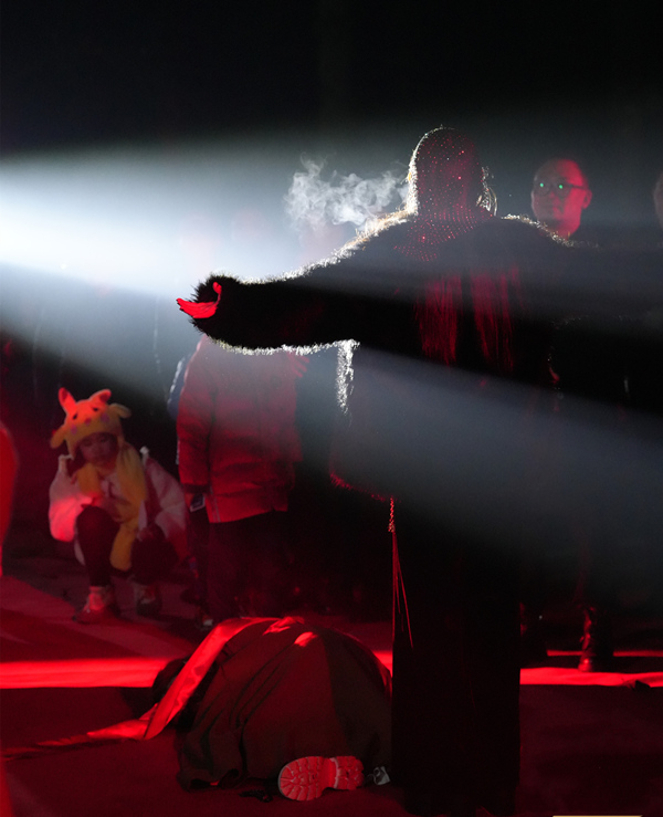 演出現(xiàn)場。重慶對外經(jīng)貿(mào)學(xué)院供圖