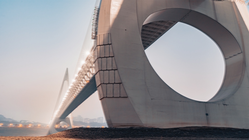 白居寺長江大橋橋墩宛如宇宙飛船造型。袁展鵬攝