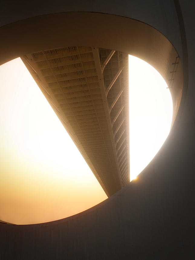 宛如宇宙飛船造型的白居寺長江大橋。張坤琨攝