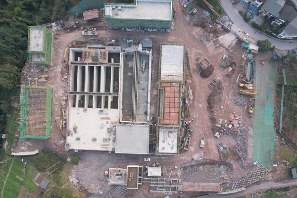 澄江污水處理廠工程項目施工現(xiàn)場。重慶市住房城鄉(xiāng)建委供圖