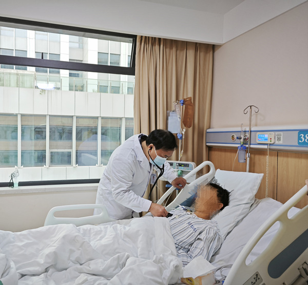 查房中。重慶康心醫(yī)院供圖