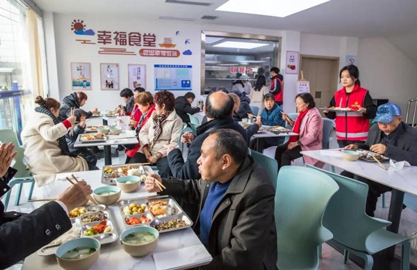 豐都縣三合街道平都東路社區(qū)老年幸福食堂。王孟舉攝