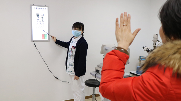 檢查現(xiàn)場(chǎng)。華廈渝州眼科醫(yī)院供圖