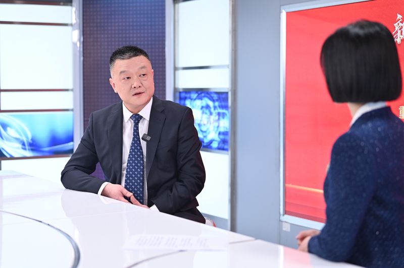 重慶市人大代表、萬(wàn)州區(qū)區(qū)長(zhǎng)李慶做客人民網(wǎng)重慶頻道、重慶發(fā)布“新時(shí)代 新征程 新重慶——2024重慶兩會(huì)會(huì)客廳”系列訪談。鄒樂(lè)攝
