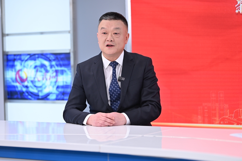 重慶市人大代表、萬(wàn)州區(qū)區(qū)長(zhǎng)李慶做客人民網(wǎng)重慶頻道、重慶發(fā)布“新時(shí)代 新征程 新重慶——2024重慶兩會(huì)會(huì)客廳”系列訪談。鄒樂(lè)攝