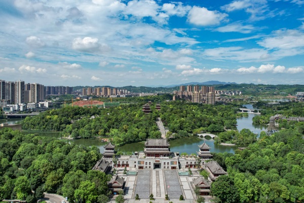 鳥瞰秀湖公園。曾清龍攝