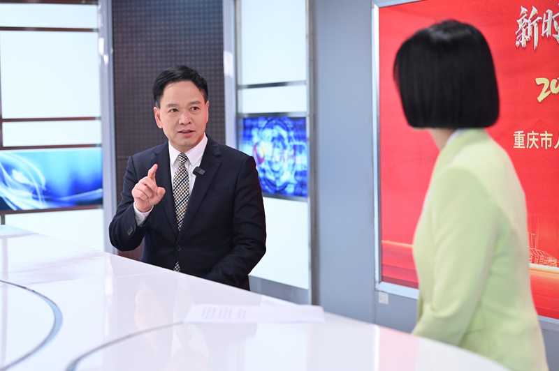 錢建超做客人民網(wǎng)重慶、重慶發(fā)布“新時(shí)代 新征程 新重慶——2024重慶兩會(huì)會(huì)客廳”系列訪談。鄒樂攝