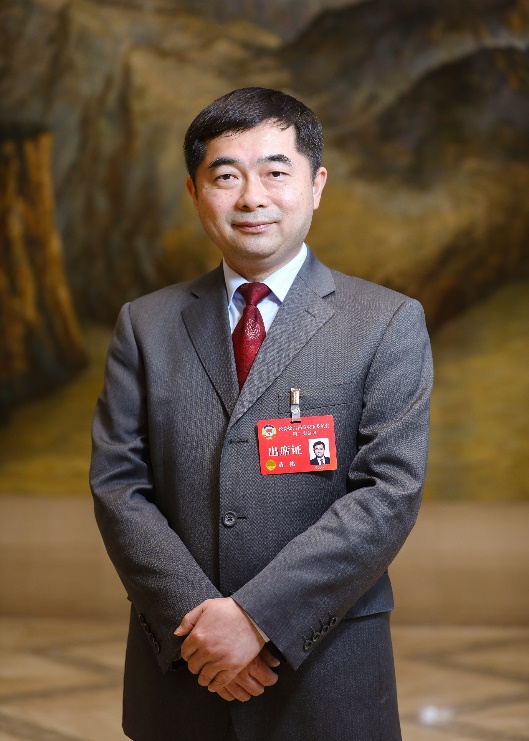 重慶市政協(xié)委員、重慶機場集團總經(jīng)理黃偉。受訪者供圖