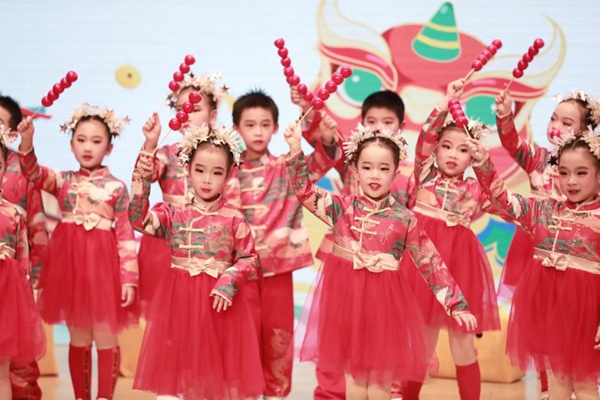 幼兒園誦讀《苗苗祝福新年好》。主辦方供圖