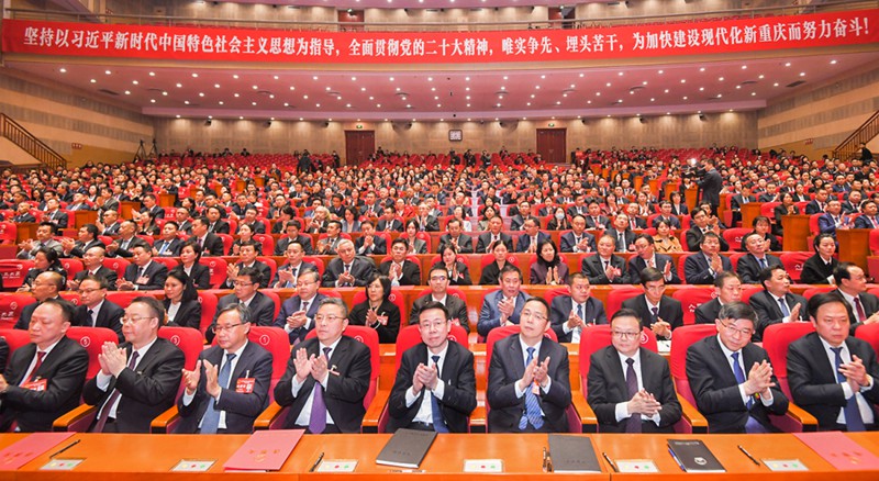 1月24日下午，市六屆人大二次會(huì)議在市人民大廈禮堂勝利閉幕。記者 鄭宇 攝/視覺(jué)重慶