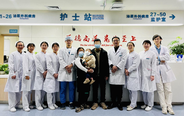 1月25日，文文順利康復(fù)出院。重醫(yī)附屬兒童醫(yī)院供圖