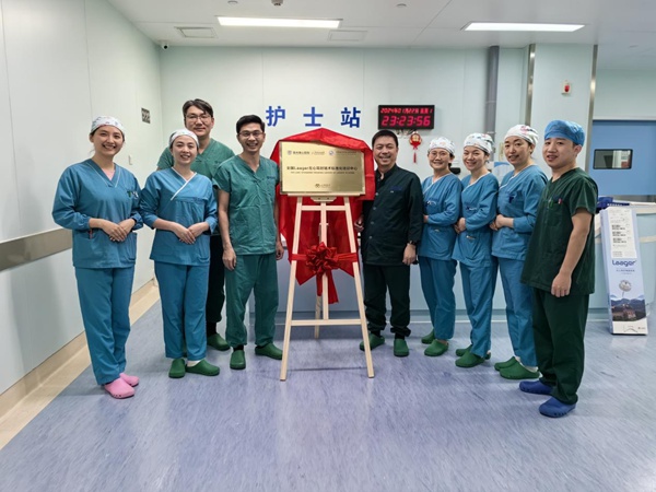 授牌現(xiàn)場。重慶康心醫(yī)院供圖