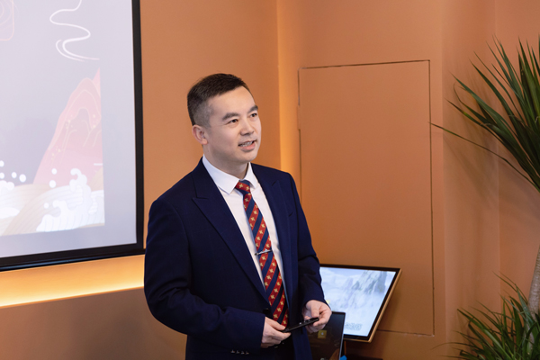 宋居財作介紹。重慶銅雀臺整形外科醫(yī)院供圖