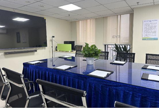 遠(yuǎn)程醫(yī)療會(huì)診中心。重慶愛爾眼科醫(yī)院總院供圖