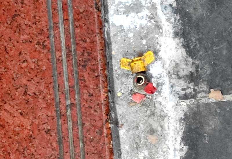 餐飲店天然氣接口未封閉，存安全隱患。網(wǎng)友供圖