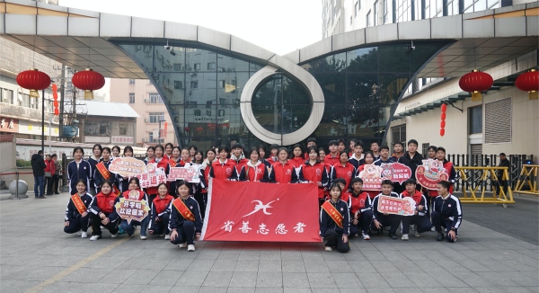 永川區(qū)萱花中學(xué)“省善”志愿者開展志愿服務(wù)。永川區(qū)教委供圖