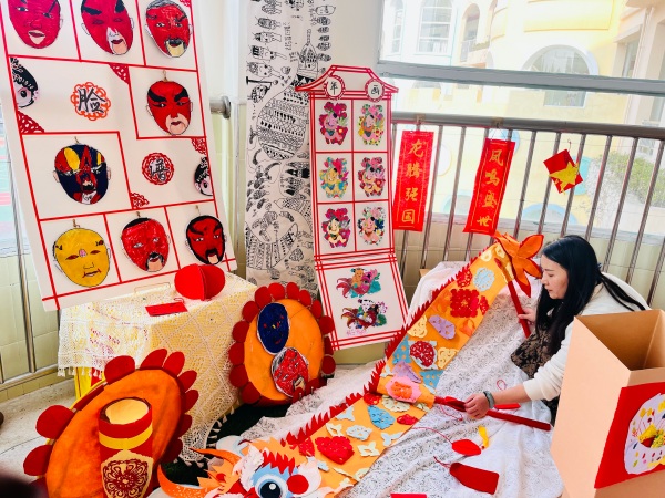 永川區(qū)三官殿幼兒園開展教室布置，營造喜慶的開學(xué)氛圍。永川區(qū)教委供圖