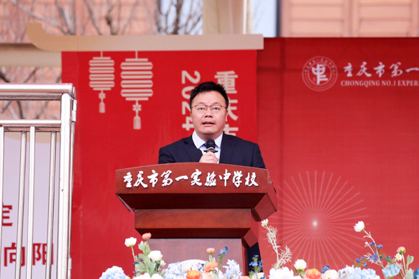 重慶一中副校長、重慶一實黨總支書記周鵲虹。駱冬雪攝