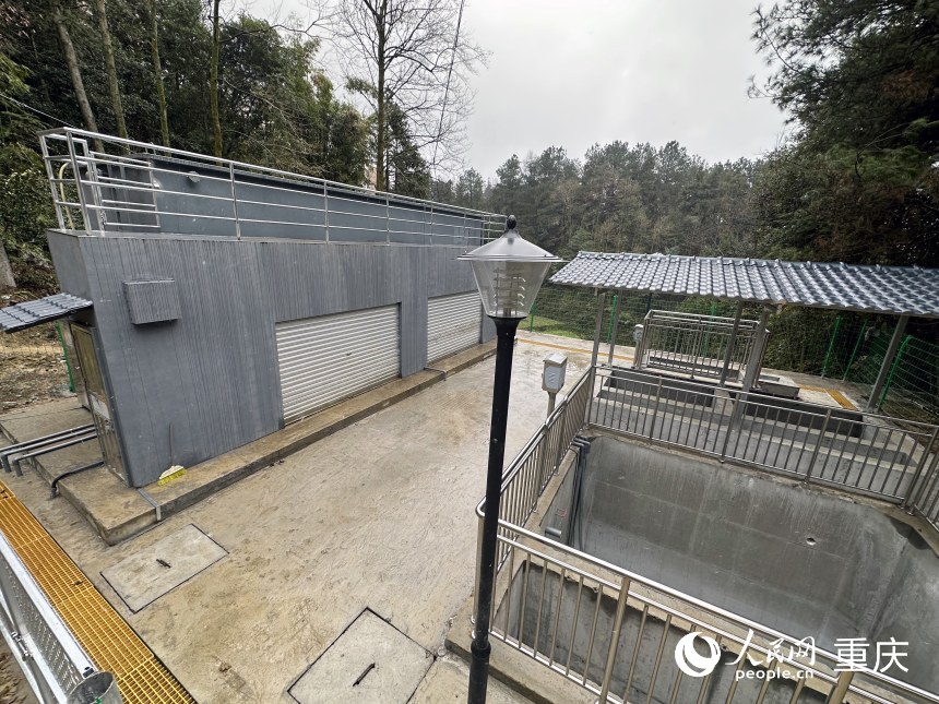 東勝村新建的污水處理站。人民網(wǎng)記者 劉政寧攝
