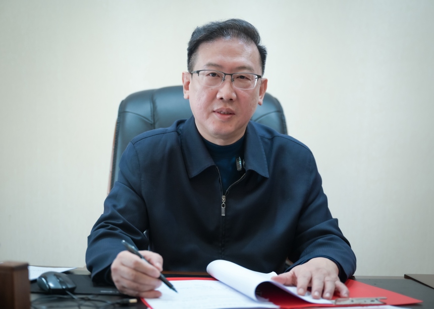 全國政協(xié)委員，重慶市科學(xué)技術(shù)局黨委書記、局長明炬。受訪者供圖