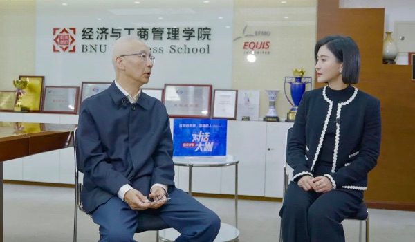 賀力平作客重慶發(fā)布《對話大咖》。 潘珍凈攝