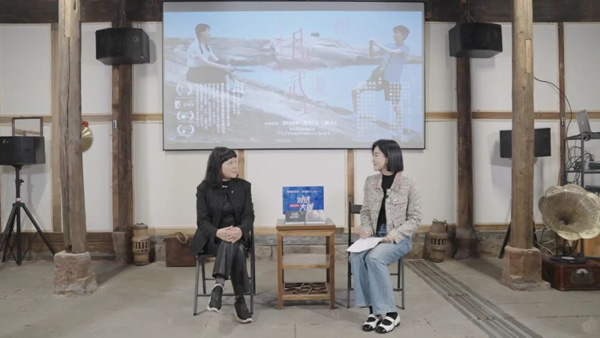 虹影作客重慶發(fā)布《對話大咖》。余潔攝