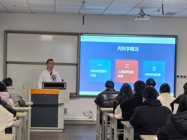 講課現(xiàn)場(chǎng)。重慶西區(qū)醫(yī)院供圖