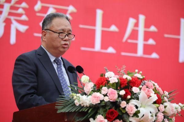 重慶機電職業(yè)技術(shù)大學(xué)校長石曉輝講話。重慶機電職業(yè)技術(shù)大學(xué)供圖