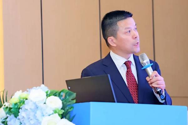 重慶愛成大坪眼科醫(yī)院業(yè)務(wù)院長徐智勇分享課題。重慶愛成大坪眼科醫(yī)院供圖