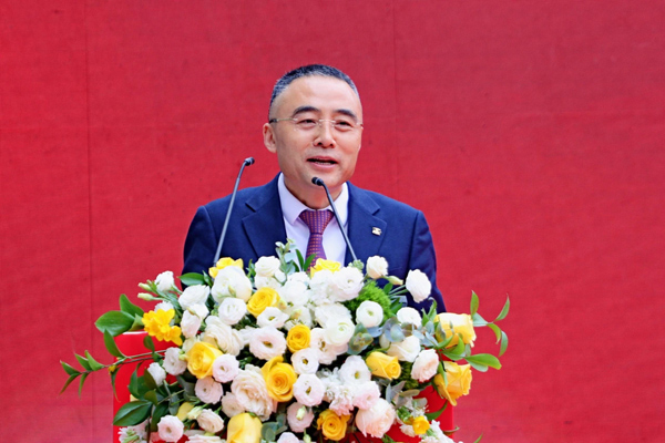 渠浩致辭。重慶愛成大坪眼科醫(yī)院供圖