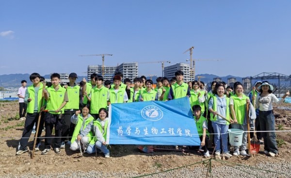 現(xiàn)場合影。重慶理工大學(xué)供圖