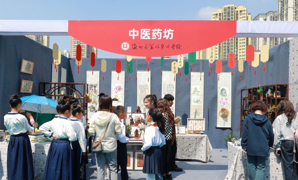 渝北區(qū)篤信實(shí)驗(yàn)學(xué)校中醫(yī)藥坊。渝北區(qū)空港新城小學(xué)校供圖