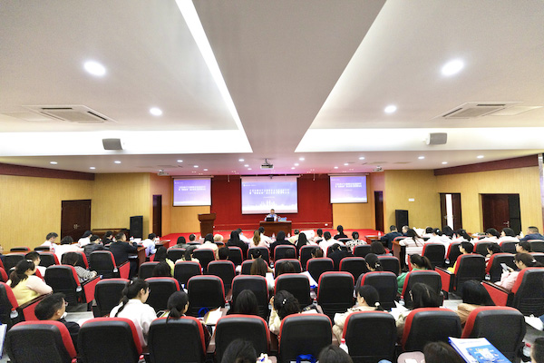 江北區(qū)稅務(wù)局在港城工業(yè)園區(qū)開展科技創(chuàng)新政策宣講輔導會，127家制造業(yè)科技型企業(yè)代表參加。張春廣攝